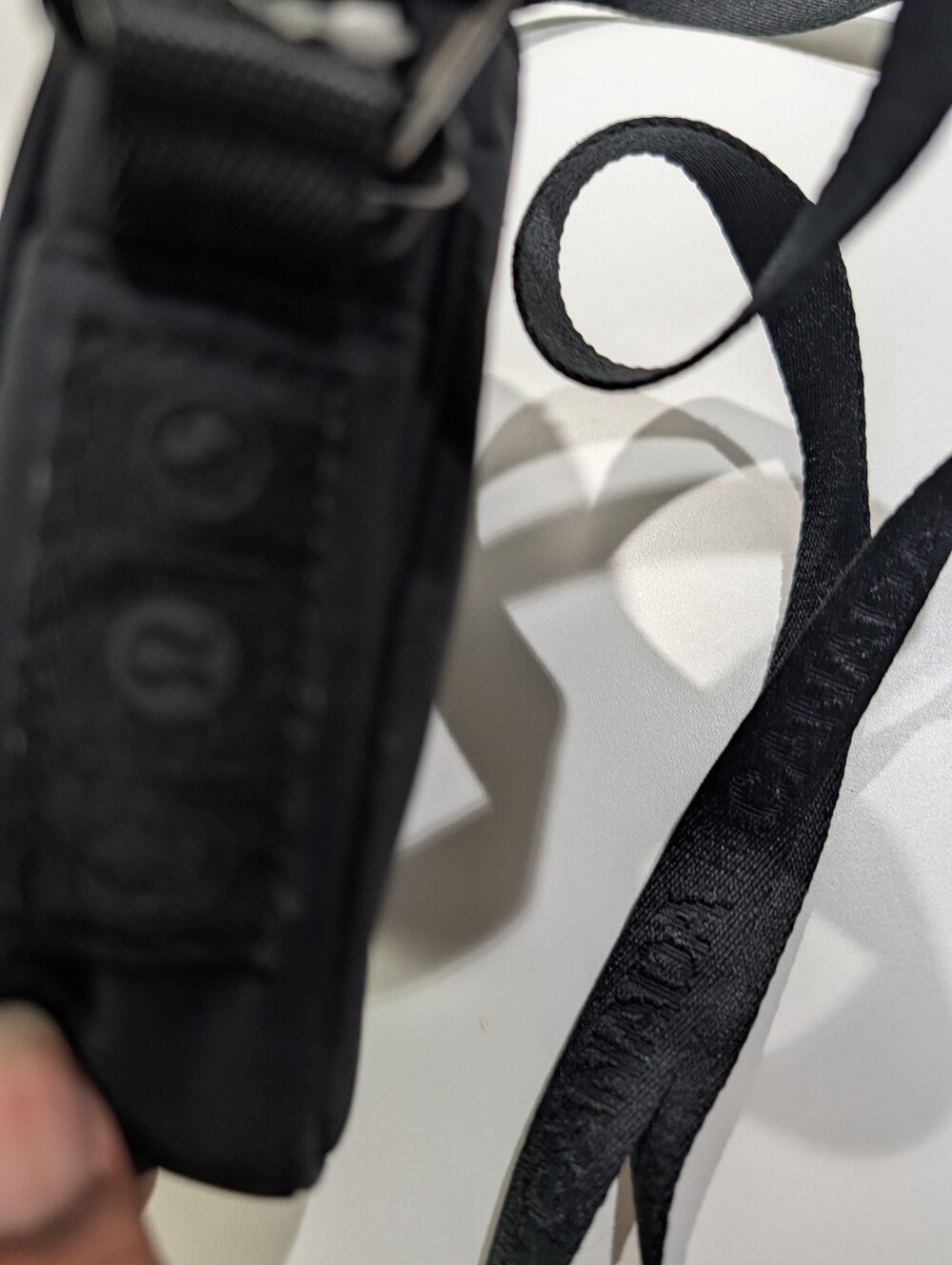 Lululemon Canada flag mini crossbody - Picture 2 of 4